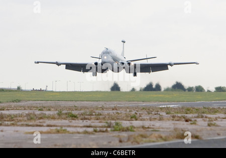 Dernier vol Nimrod RAF adieu à l'émotionnel 'Mighty Hunter' à l'Aéroport International de Kent, Mai 2010 Banque D'Images