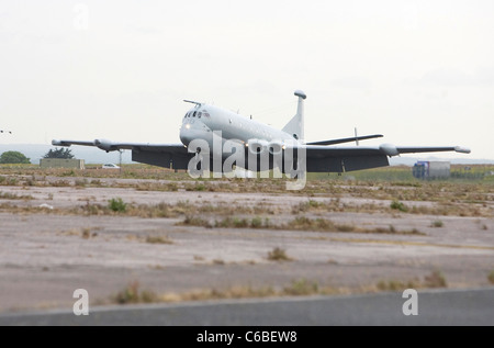 Dernier vol Nimrod RAF adieu à l'émotionnel 'Mighty Hunter' à l'Aéroport International de Kent, Mai 2010 Banque D'Images