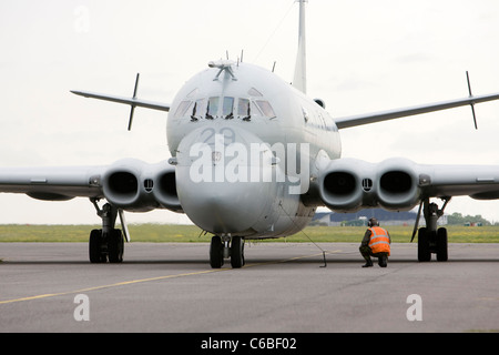 Dernier vol Nimrod RAF adieu à l'émotionnel 'Mighty Hunter' à l'Aéroport International de Kent, Mai 2010 Banque D'Images