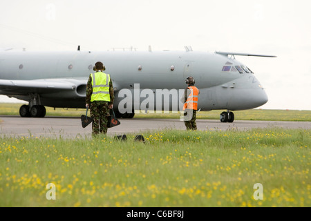 Dernier vol Nimrod RAF adieu à l'émotionnel 'Mighty Hunter' à l'Aéroport International de Kent, Mai 2010 Banque D'Images