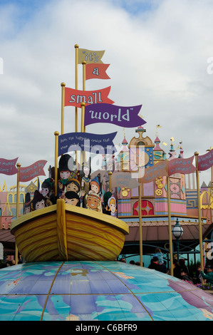 C'est un petit monde l'Attraction. Fantasyland, Disneyland Paris. Banque D'Images