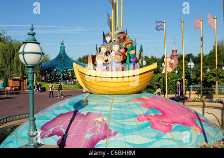 C'est un petit monde l'Attraction. Fantasyland, Disneyland Paris. Banque D'Images