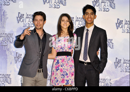 Jackson Rathbone, Nicola Peltz, Dev Patel, à un photocall pour le film Die Legende von Aang' ('The Last Airbender') dans l'hôtel Banque D'Images