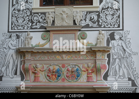 Le palais de la renaissance avec sa façade est décorée de fresques en Slovaquie, Bytca. Construit par J. Thurzo comme un lieu de mariage pour ses filles. Banque D'Images