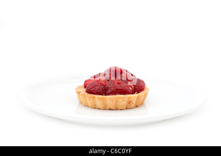 Dessert gâteau de fruit à la fraise sur une plaque blanche Banque D'Images