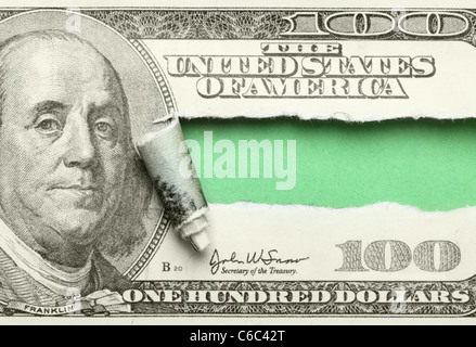 Hundred dollar bill déchiré avec espace pour votre propre texte Banque D'Images