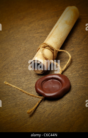 Autographe avec cachet de cire sur une table en bois Banque D'Images