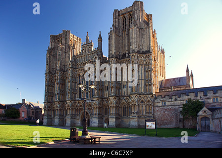 L'ouest avant de Wells Cathedral à Somerset England UK Banque D'Images