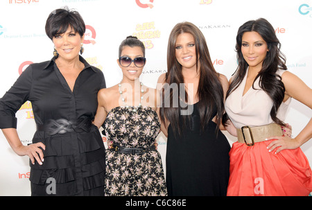 Kim Kardashian, Kourtney Kardashian, Khloe Kardashian et Kris Jenner assiste à Super Samedi 13 vente de garage au profit de créateur Banque D'Images