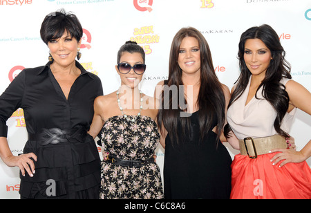 Kim Kardashian, Kourtney Kardashian, Khloe Kardashian et Kris Jenner assiste à Super Samedi 13 vente de garage au profit de créateur Banque D'Images