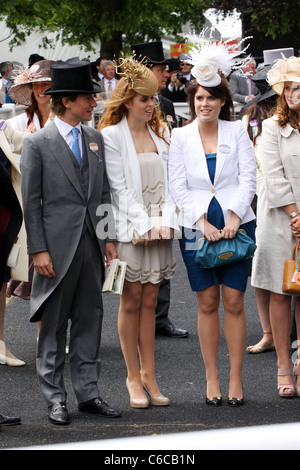 Princesse Béatrice avec son mec Dave Clark et sa sœur La princesse Eugenie Royal Ascot - Jour 5 Berkshire, Angleterre - Banque D'Images