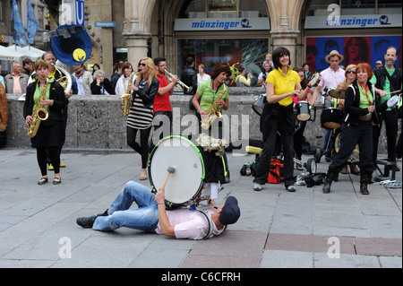 Des musiciens de rue à Munich Bavaria Allemagne Munchen Deutschland Banque D'Images