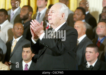 Propriétaire de la New Orleans Saints Tom Benson le président des États-Unis, Barack Obama, est titulaire d'une réception pour le nouveau Champion du Super Bowl 2010 Banque D'Images