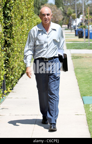 Robert Shapiro, l'extérieur Pickford Lofts centre de vie sobre Los Angeles, Californie - 16.07.10 (J.O. SIMPSON} ancien avocat Banque D'Images