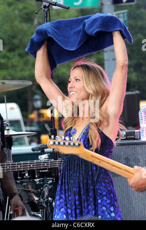 Sheryl Crow effectue sur CBS' 'Le début de Show' à CBS Plaza à New York. La ville de New York, USA - 23.07.10 Ivan Nikolov Banque D'Images