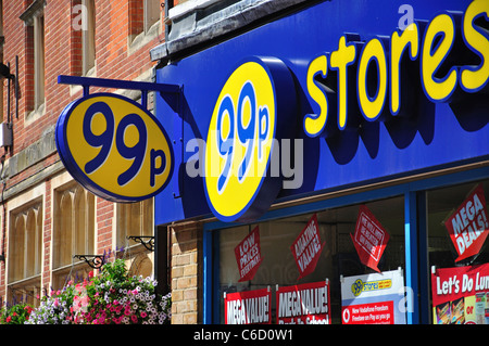 99p Store, High Street, Maidenhead, Royal Borough of Windsor and Maidenhead, Berkshire, Angleterre, Royaume-Uni Banque D'Images