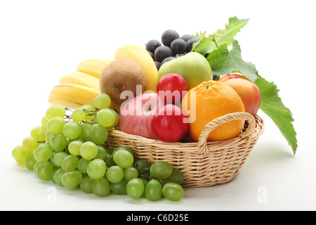 Fruits frais isolé sur fond blanc. Banque D'Images