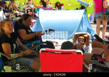 Des FANS DE TWILIGHT DÉBUT CAMPING LOS ANGELES PREMIERE TWILIGHT die-hard fans ont tourné le Nokia Plaza Los Angeles. Vivre à Los Banque D'Images