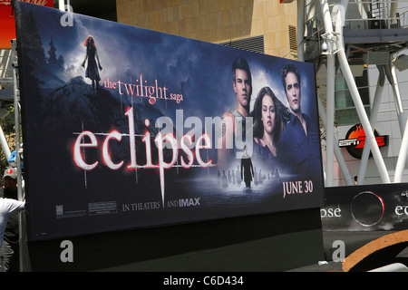 Des FANS DE TWILIGHT DÉBUT CAMPING LOS ANGELES PREMIERE TWILIGHT die-hard fans ont tourné le Nokia Plaza Los Angeles. Vivre à Los Banque D'Images