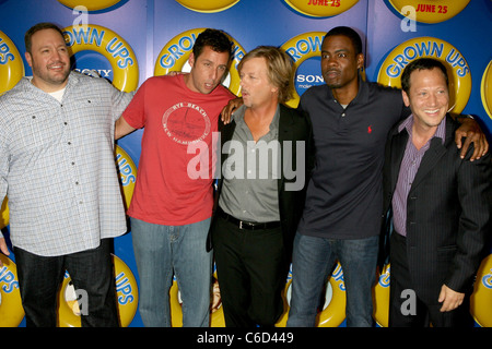 Chris Rock, David Spade, Adam Sandler, Kevin James et Rob Schneider New York premiere de 'grands' au Ziegfeld Theatre - Banque D'Images