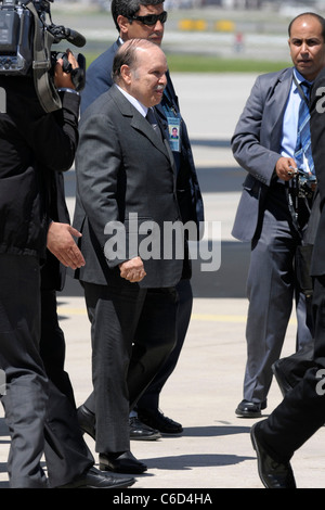 Son Excellence Abdelaziz Bouteflika Président de la République algérienne démocratique et arrivant à Toronto International Banque D'Images