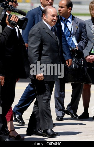 Son Excellence Abdelaziz Bouteflika Président de la République algérienne démocratique et arrivant à Toronto International Banque D'Images