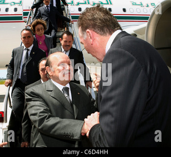 Son Excellence Abdelaziz Bouteflika Président de la République algérienne démocratique et arrivant à Toronto International Banque D'Images