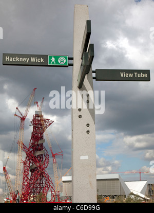 ArcelorMittal Orbit Tour par Stade Olympique, Londres est presque terminé Banque D'Images