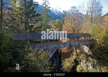 Teufelsbruecke bei Finkenberg, Dornauhof, pont du diable sur le flux de Tux, Finkenberg Banque D'Images