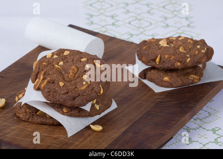 Biscuits au chocolat sans arachides dans une pile Banque D'Images