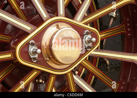 Close up of les rayons d'une roue du moteur de traction montrant le détail, fabrication et de couleurs Banque D'Images