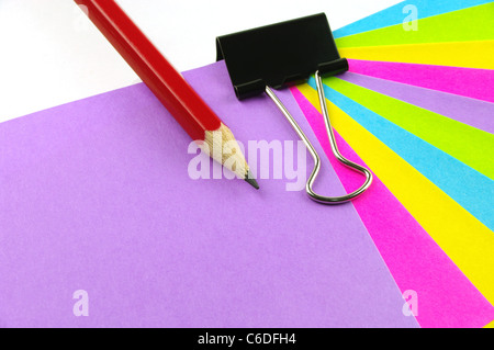 Crayon de couleur et clip notes Banque D'Images