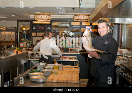 Le célèbre chef Todd English journée d'ouverture de la 'Plaza Food Hall par Todd English' à l'intérieur de la Plaza Hotel New York City, USA - Banque D'Images