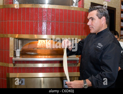 Le célèbre chef Todd English journée d'ouverture de la 'Plaza Food Hall par Todd English' à l'intérieur de la Plaza Hotel New York City, USA - Banque D'Images