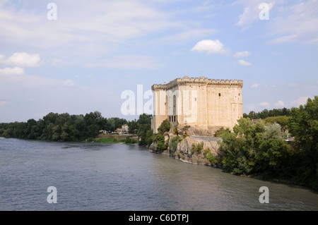 "Château Chateau du roi René" sur les berges du Rhône à Tarascon Provence France montrant des murs massifs et castellations Banque D'Images