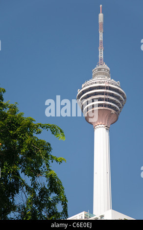 Tour de télévision de la Menara, la quatrième plus grande tour de télécommunications dans le monde, Kuala Lumpur, Malaisie, Asie du Sud, Asie Banque D'Images