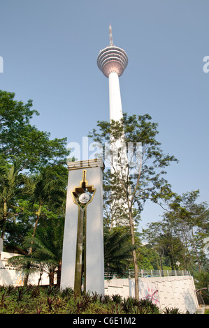 Tour de télévision de la Menara, la quatrième plus grande tour de télécommunications dans le monde, Kuala Lumpur, Malaisie, Asie du Sud, Asie Banque D'Images