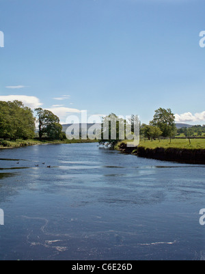 Une "lazy river serpente à travers une vallée verdoyante au Yorkshire Banque D'Images