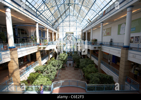 Intérieur de portage place shopping mall sur l'avenue Portage Winnipeg Manitoba canada Banque D'Images