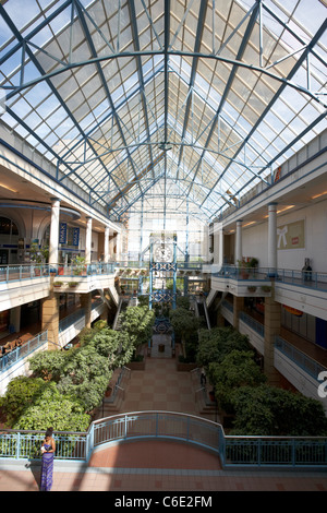 Intérieur de portage place shopping mall sur l'avenue Portage Winnipeg Manitoba canada Banque D'Images