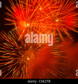 USA, Ohio, explosion d'artifice contre ciel nocturne Banque D'Images