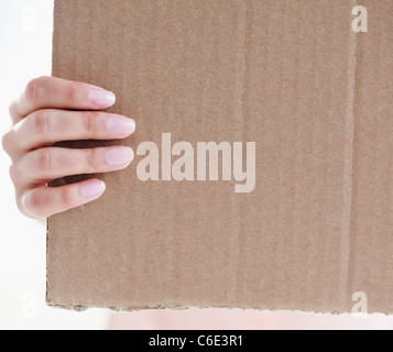 USA, New Jersey, Jersey City, Close up of woman's hand holding carton Banque D'Images