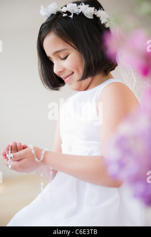 USA, New Jersey, Jersey City, Portrait of Girl célébrant la Communion Fist Banque D'Images