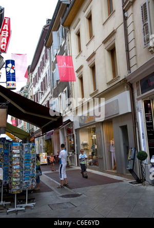 Évian-les-Bains - Boutiques Rue Nationale Banque D'Images