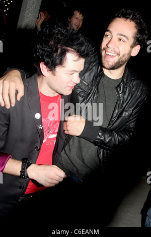 Deryck Whibley, laissant Trousdale nightclub à West Hollywood avec un ami à Los Angeles, Californie - 07.05.10 KOKOPIX Banque D'Images