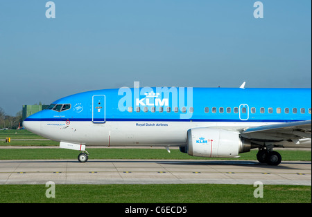 KLM aircraft se préparer à décoller à l'aéroport de Manchester Banque D'Images