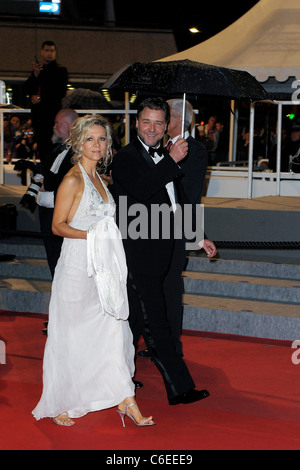 Danielle Spencer, Russell Crowe 2010 Cannes International Film Festival - Jour 1 - 'Robin des Bois' premiere - Départ Cannes, Banque D'Images