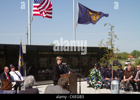 Cérémonie commémorative de l'application de la loi, Grand Island, Nebraska en 2011. Patrouille de l'État, color guard, honorant la tombée. Banque D'Images