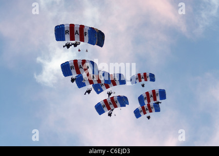 L'équipe de démonstration de parachutisme Falcons RAF Banque D'Images