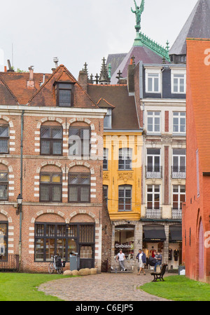 À la recherche jusqu'à la Rue de la Monnaie, vièle Lille, Nord-Pas de Calais, France Banque D'Images